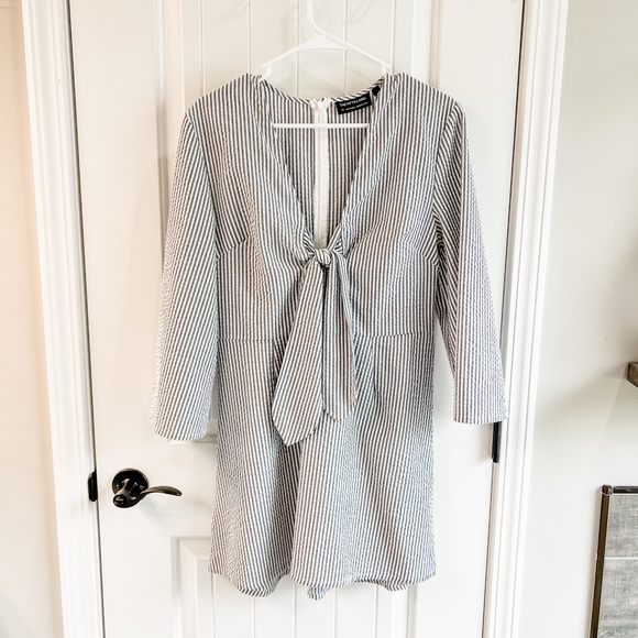 The Fifth Label Devotion Gray White Seersucker V Neck Dress Size XL - Picture 2 of 10